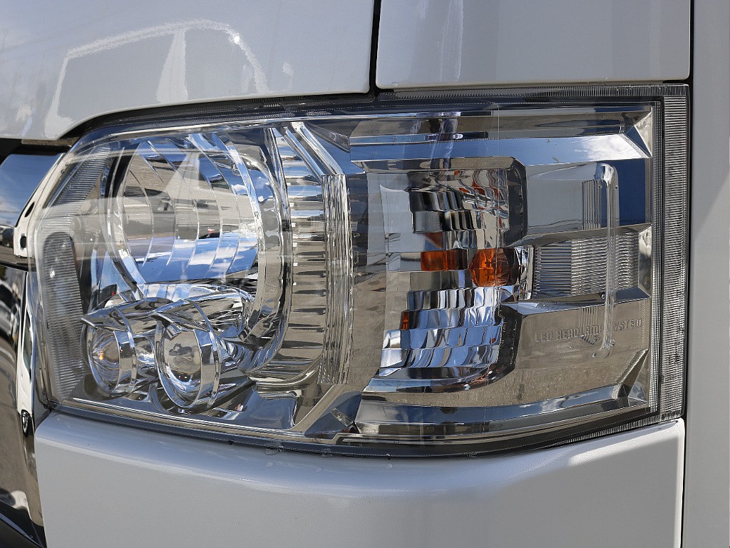 内外装、足回り、ナビと欲しい装備をパッケージングでコンプリートカスタム★もちろん追加カスタムもお任せください！どんなカスタムもお任せください！お客様のニーズに合わせたご提案をさせていただきます！