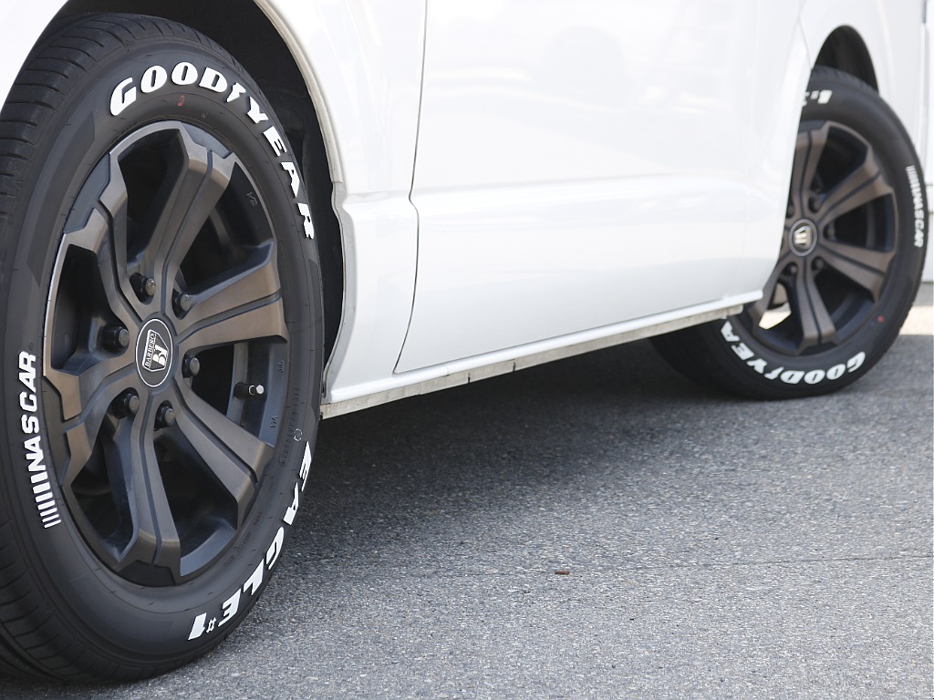 定番のナスカータイヤを装着