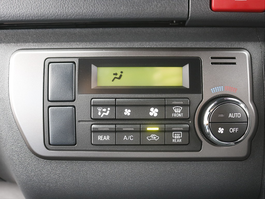 内外装、足回り、ナビと欲しい装備をパッケージングでコンプリートカスタム★もちろん追加カスタムもお任せください！どんなカスタムもお任せください！お客様のニーズに合わせたご提案をさせていただきます！