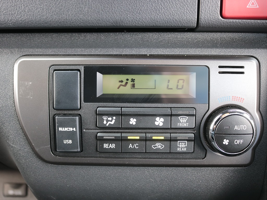 トヨタ ハイエースバン(30枚目)