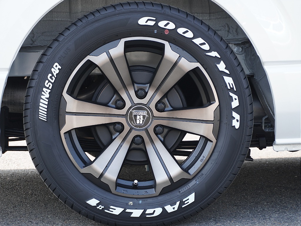 グットイヤーナスカータイヤ　１７inch！！