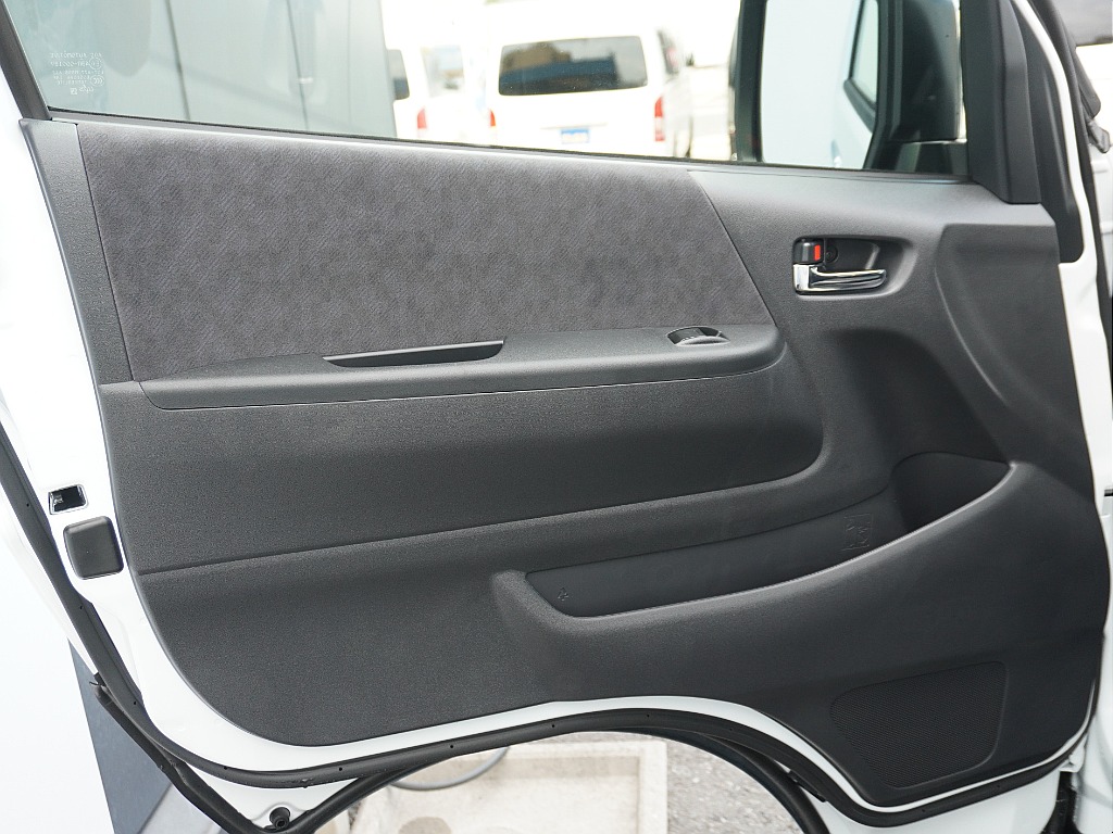 内外装、足回り、欲しい装備をパッケージングでコンプリートカスタム★もちろん追加カスタムもお任せください！どんなカスタムもお任せください！お客様のニーズに合わせたご提案をさせていただきます！