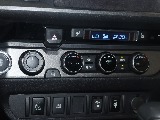 シートヒーターも付いていてとても万能な車内設備となっております。