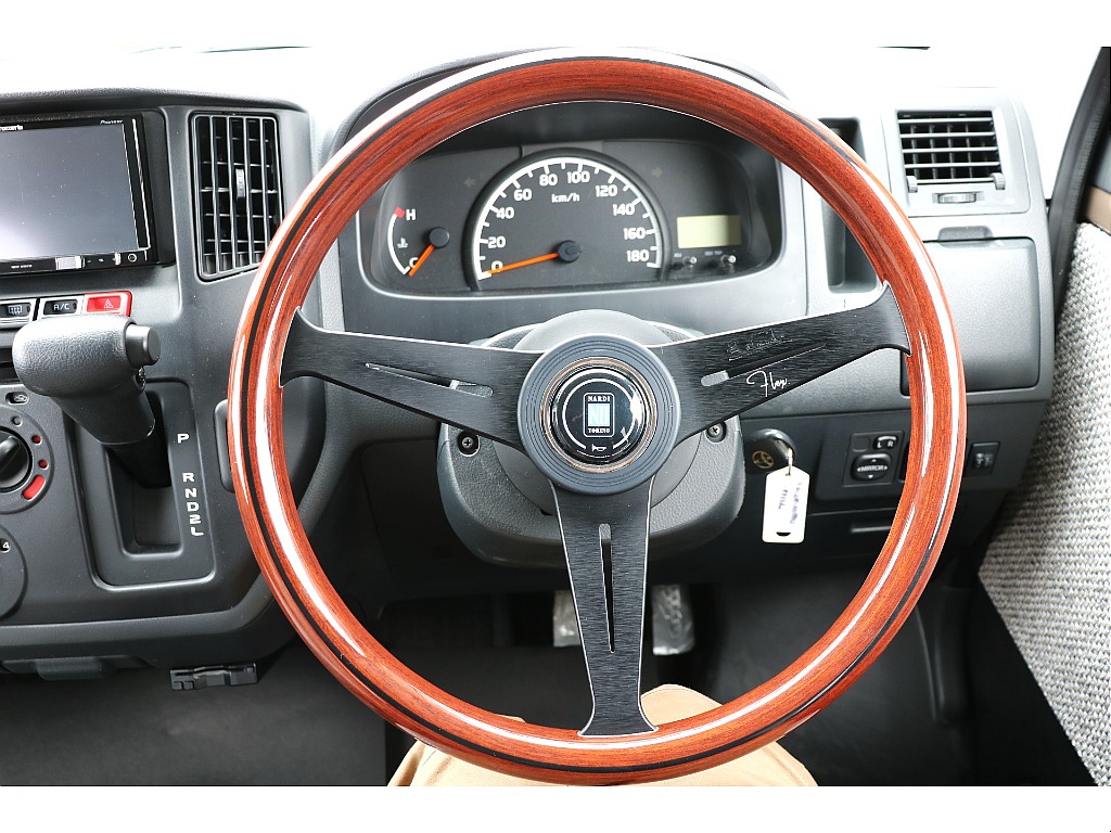 H29年式ライトエース オリジナルフェイスMOL オールペイント車両ご入庫致しました♪新品AW ベッドキット NEWオールペイント