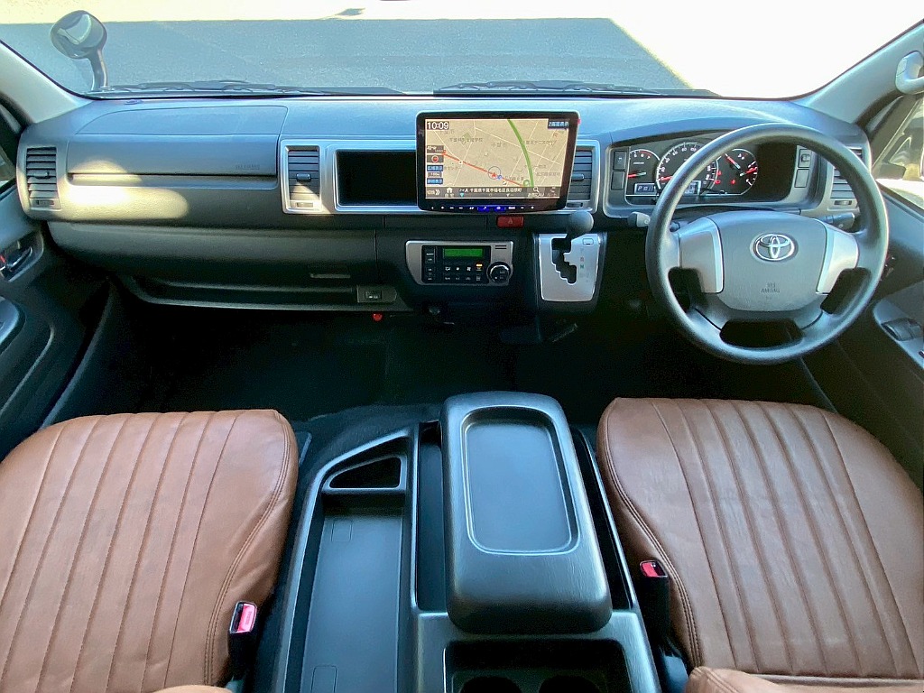 トヨタ ハイエース(3枚目)