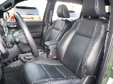 車内全体が黒で統一感のある色味となっております。