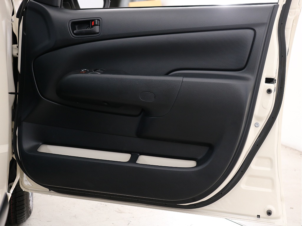 運転席ドアトリム！