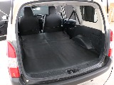 セカンドシートを倒すと広々としたラゲッジスペース！