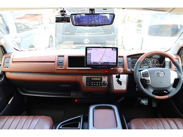 茶木目インテリア3点キット装備のオシャレな車内空間♪