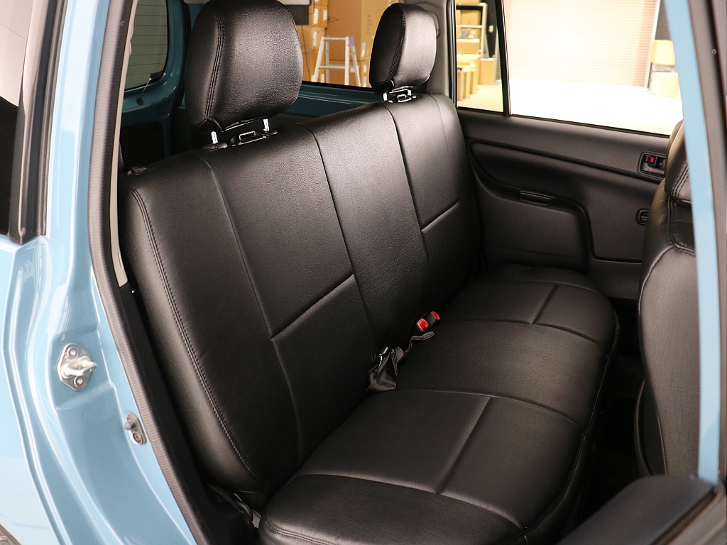ヘッドレスト付き！商用車感を感じさせません！