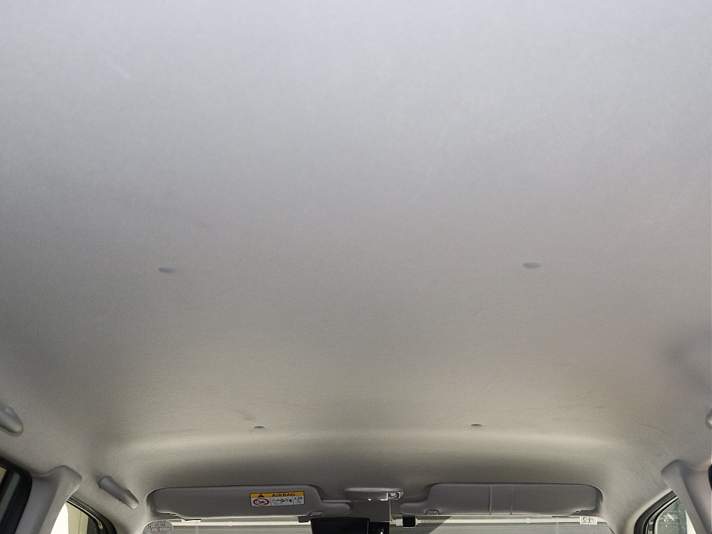 この手の車種ですと、荷物を積み下ろしの際に天井に荷物が当たってしまい、キズになってしまったり穴が空いてしまっている事もしばしば…。写真をご覧の通り、コンディション良好な車を仕入れる様に心掛けています♪
