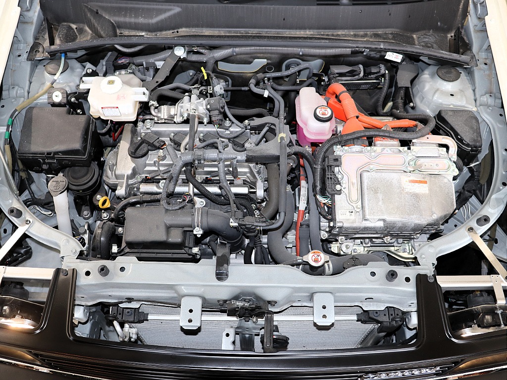 エンジンルームもご覧ください！まだ走行距離5千kｍ台のため汚れも目立ちません！