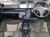 商用車特有の使い勝手！インパネ部分になります！ハンドルをあえてナルディウッドステアリングにカスタムしてもおしゃれですよ！