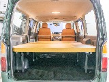 荷室空間にはベットキットType2を装備しております！シートカバーと同生地のキャメルとなります！