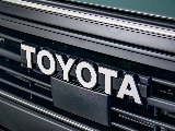 お客様からも人気のフロントエンブレム！クラシックなデザインが特徴となります！