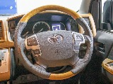 ステアリングはガングリップタイプが採用されているので、滑りにくく握りやすいタイプになります！