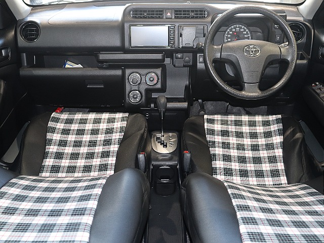 商用車として利用される事が多いプロボックスがベースですので、無駄の無いシンプルなインテリアとなっております！