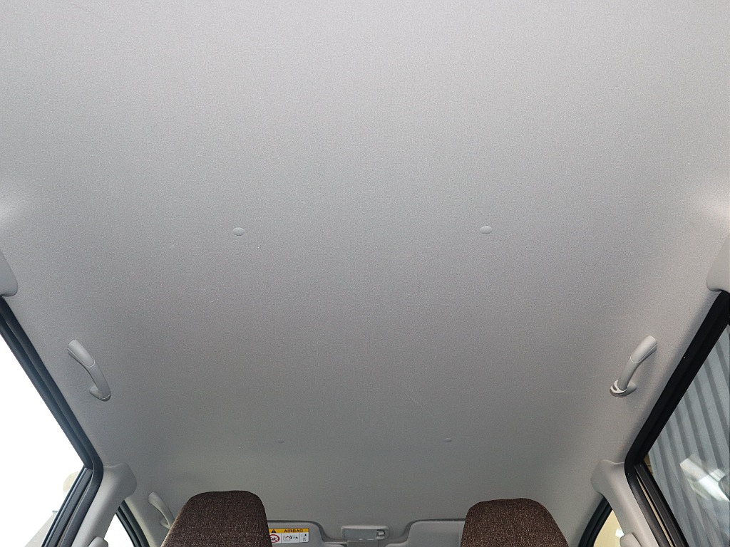この手の車種ですと、荷物を積み下ろしの際に天井に荷物が当たってしまい、キズになってしまったり穴が空いてしまっている事もしばしば…。写真をご覧の通り、コンディション良好な車を仕入れる様に心掛けています♪