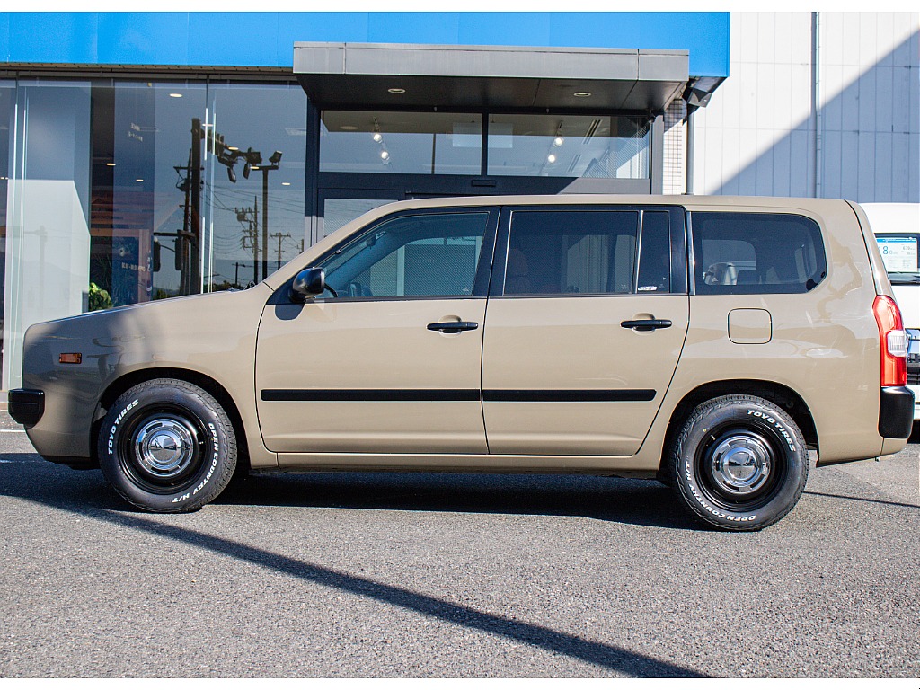 横から見てもタイヤアルミをドレスアップしているのでおしゃれです！