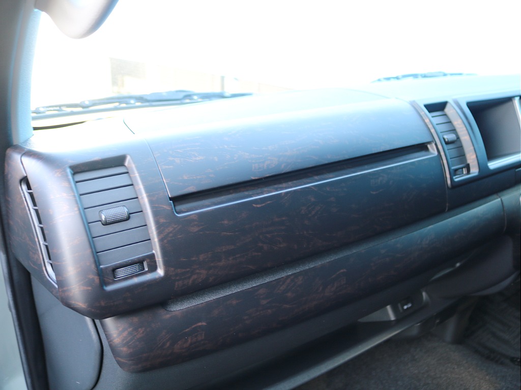 ＦＬＥＸグループは「すべての人に愛車を」をコンセプトに車種別に全国展開中！愛車と一緒に、ライフスタイルを充実させてもらいたいという思いで、ランクル仙台泉店では皆様のご要望になんでもお応えします♪