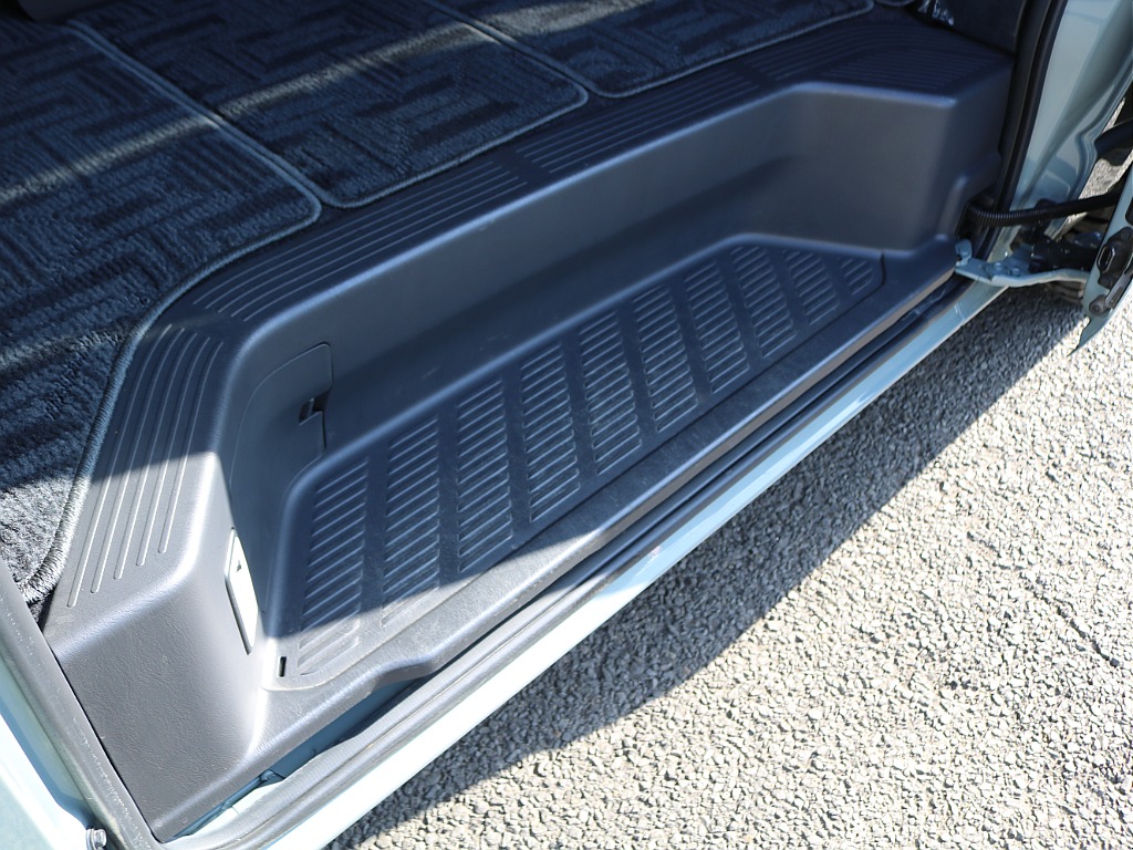 ＦＬＥＸグループは「すべての人に愛車を」をコンセプトに車種別に全国展開中！愛車と一緒に、ライフスタイルを充実させてもらいたいという思いで、ランクル仙台泉店では皆様のご要望になんでもお応えします♪