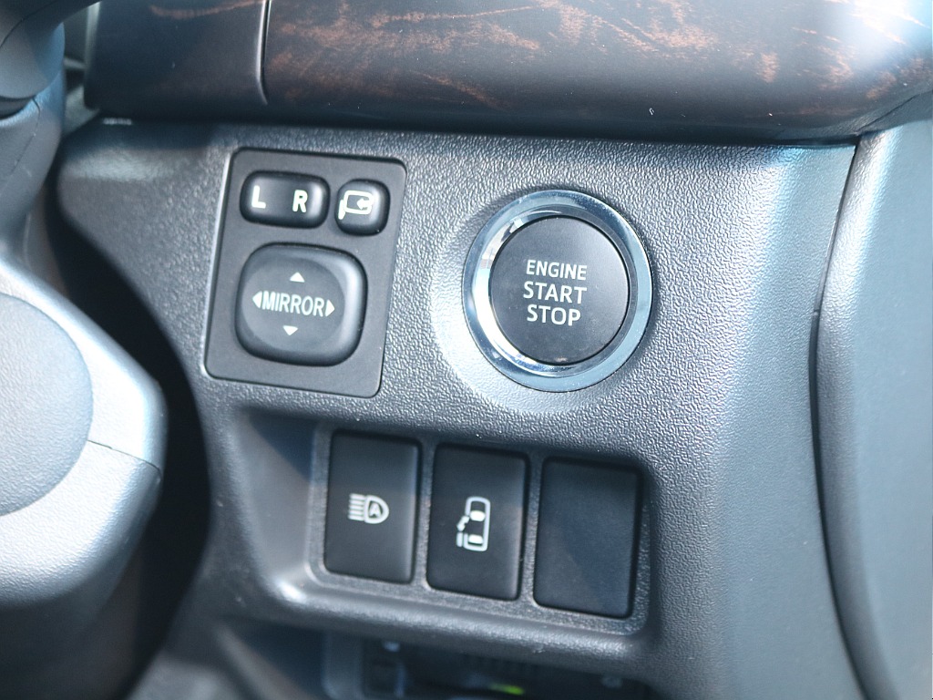 ＦＬＥＸグループは「すべての人に愛車を」をコンセプトに車種別に全国展開中！愛車と一緒に、ライフスタイルを充実させてもらいたいという思いで、ランクル仙台泉店では皆様のご要望になんでもお応えします♪