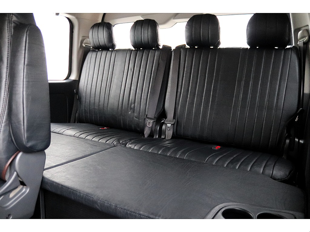 シートカバーに合わせてクラシックブラックになっております♪