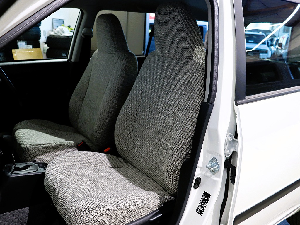 Renoca EUROBOX 純正ホワイト×角目フェイスの入庫です♪