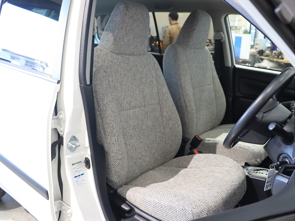 Renoca EUROBOX 純正ホワイト×角目フェイスの入庫です♪