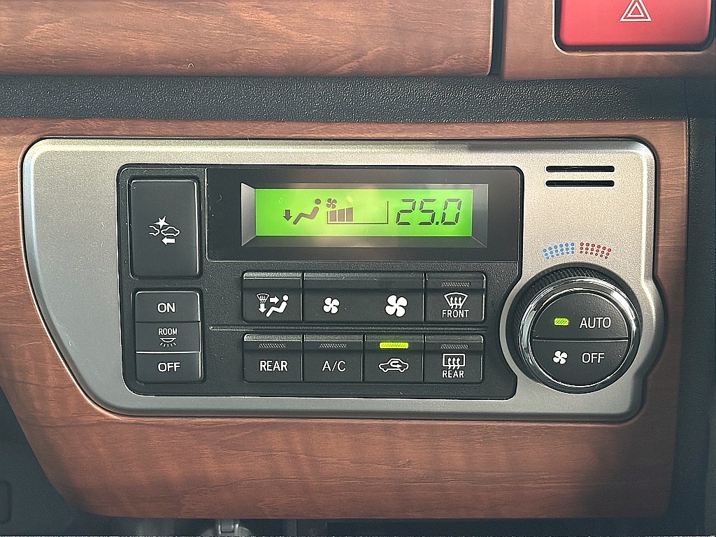 トヨタ ハイエース(8枚目)