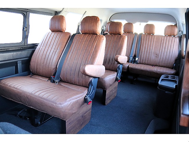 おしゃれなクラシックブラウンのシートカバー付き♪