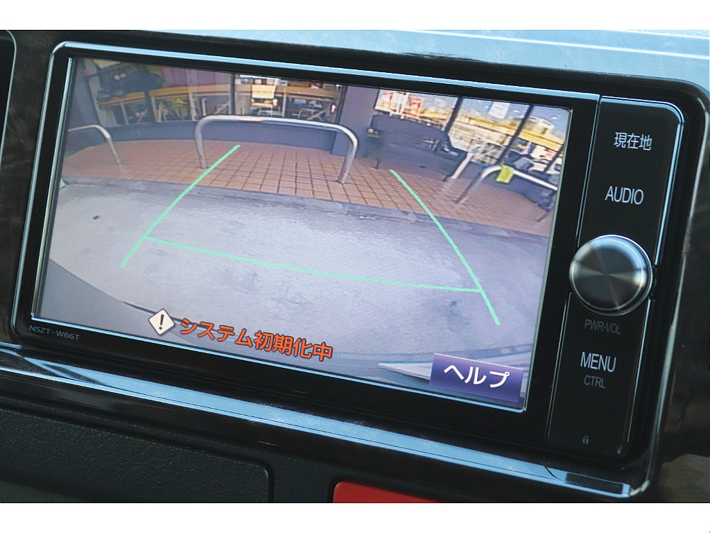 バックカメラ付きで駐車も安心です♪