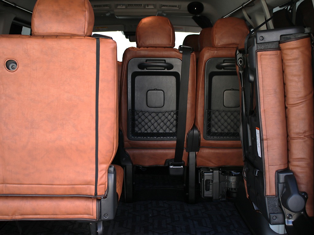 4列目は跳ね上げ可能！荷物を積むスペースも確保できます！