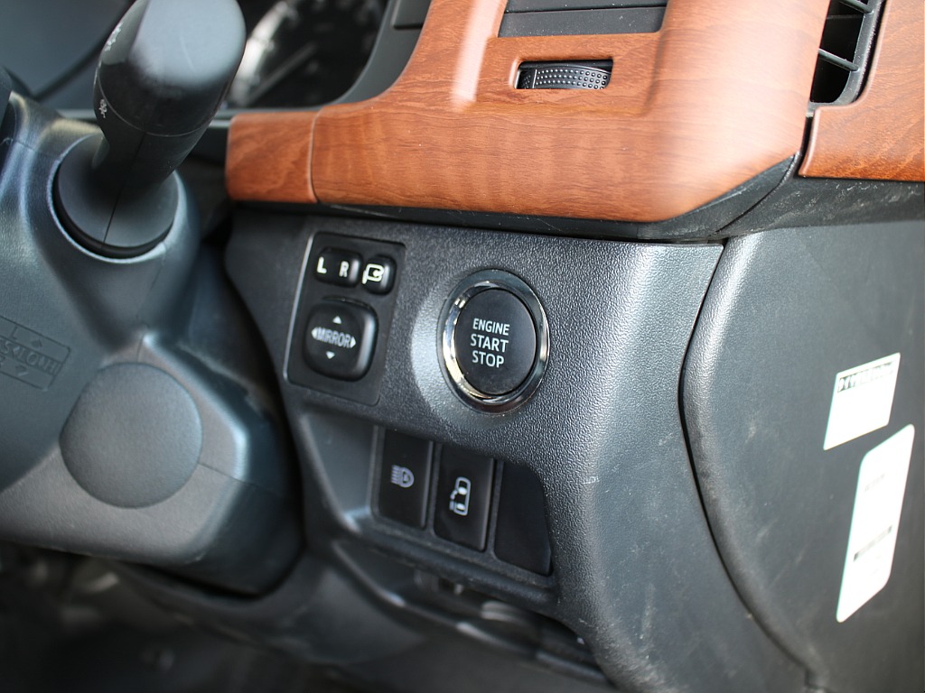 プッシュスタート付きのお車になります！