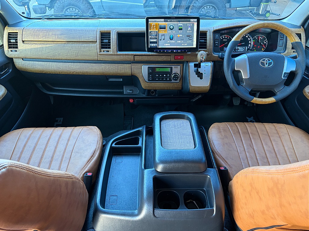 トヨタ ハイエース(2枚目)