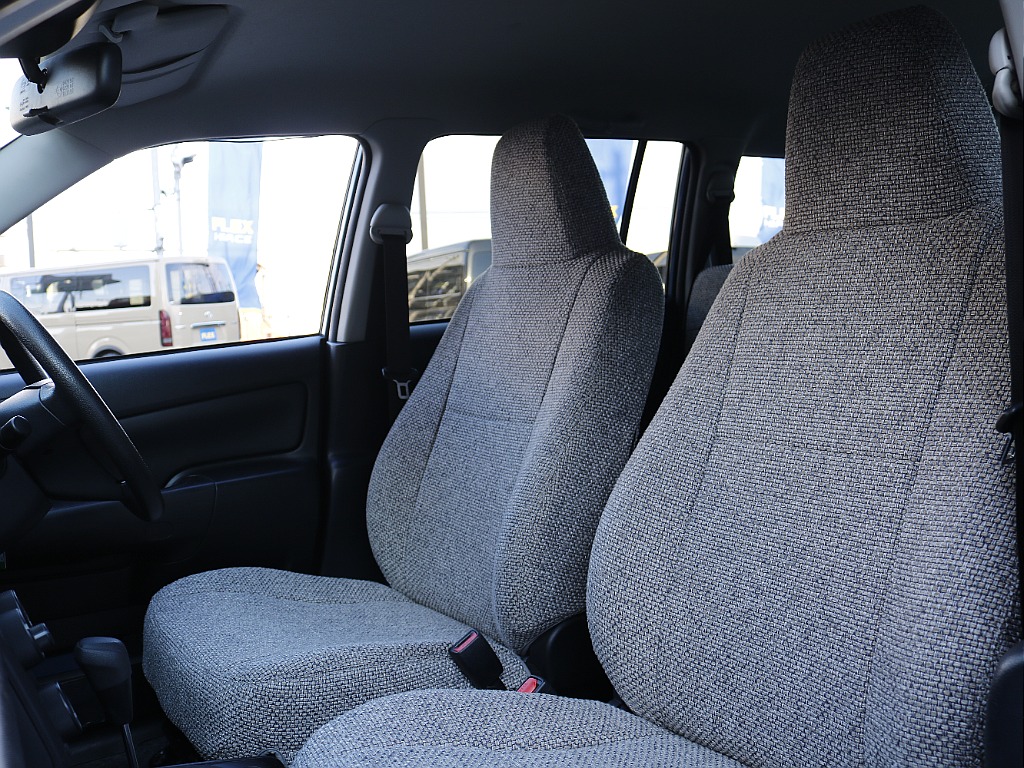 茨城県つくば市にハイエース専門の新車・中古車の展示場を展開！人気のグレード・年式をその場で見比べられます♪皆様のご来場、お問合せを心よりお待ちしております☆