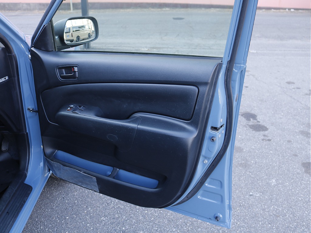 茨城県つくば市にハイエース専門の新車・中古車の展示場を展開！人気のグレード・年式をその場で見比べられます♪皆様のご来場、お問合せを心よりお待ちしております☆