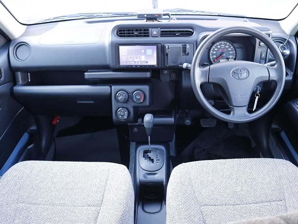 茨城県つくば市にハイエース専門の新車・中古車の展示場を展開！人気のグレード・年式をその場で見比べられます♪皆様のご来場、お問合せを心よりお待ちしております☆