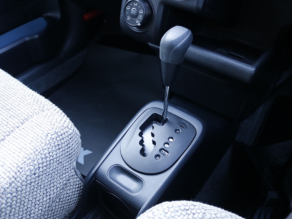 茨城県つくば市にハイエース専門の新車・中古車の展示場を展開！人気のグレード・年式をその場で見比べられます♪皆様のご来場、お問合せを心よりお待ちしております☆