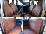 ブラウンのおしゃれなシートカバーを装備しております！
