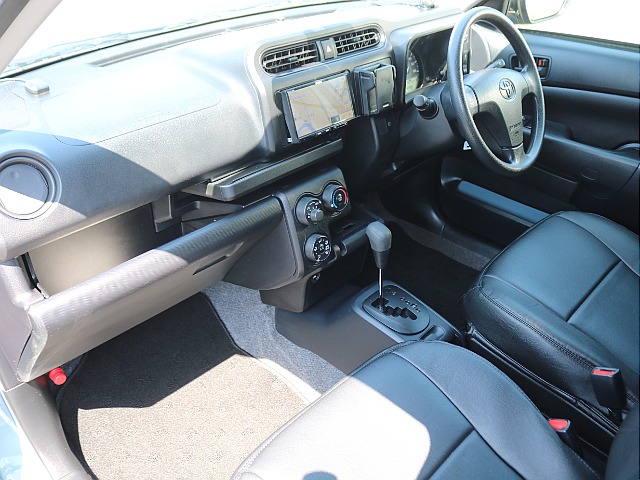 室内は専門のルームクリーニング施工済みです！小さなお子様連れのご家族様も安心してお乗りいただけます！外せる部品は外し、特殊洗剤＆専門用品で可能な限り汚れや使用感は除去します♪