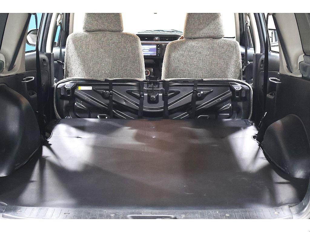 ２列目を倒せば荷室拡張も可能！