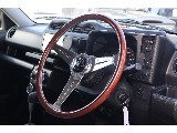 運転席に乗り込む際のイメージ画像になります。 ステアリングが変わっているだけでテンション上がりますね！
