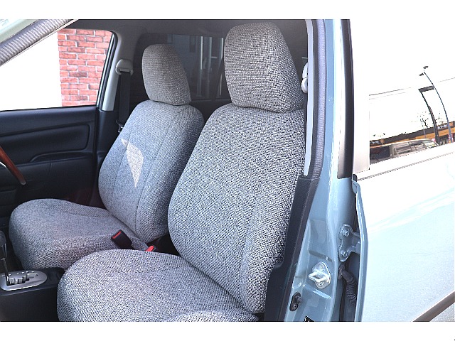 明るい色の内装はテンションも上がりますね♪