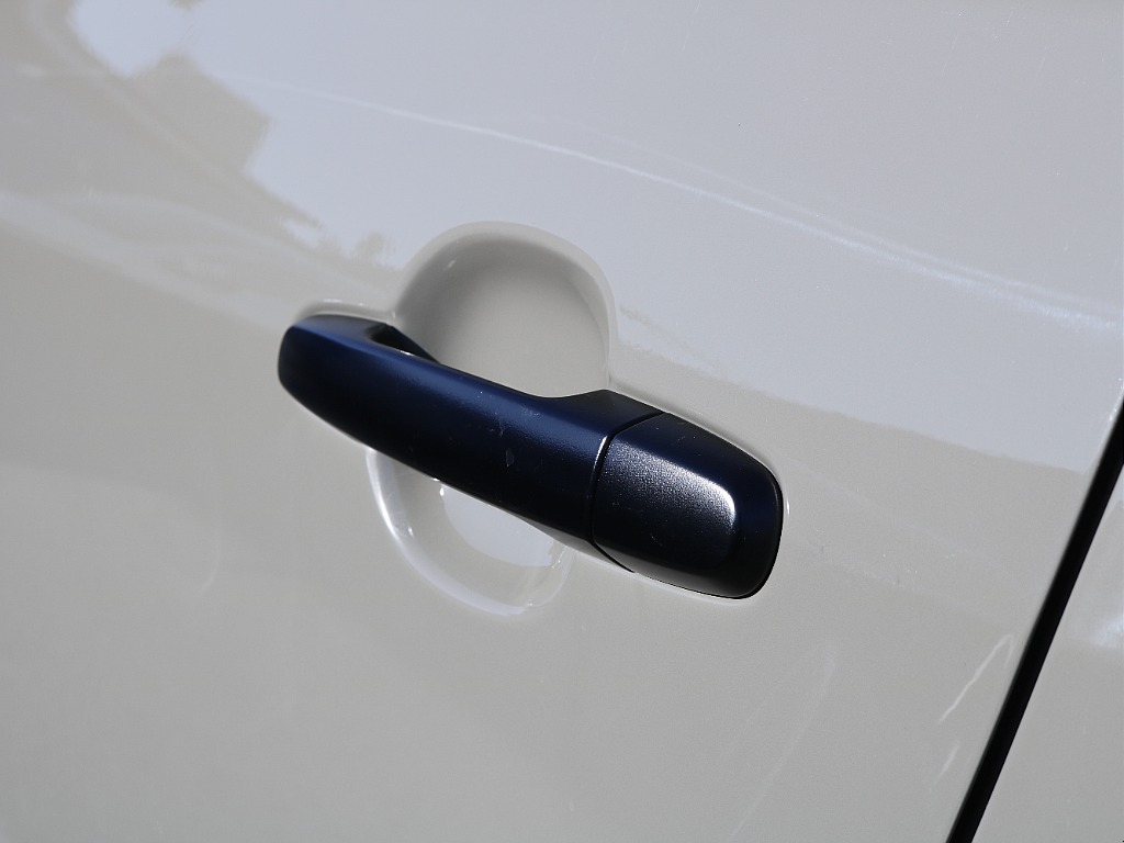 茨城県つくば市にハイエース専門の新車・中古車の展示場を展開！人気のグレード・年式をその場で見比べられます♪皆様のご来場、お問合せを心よりお待ちしております☆