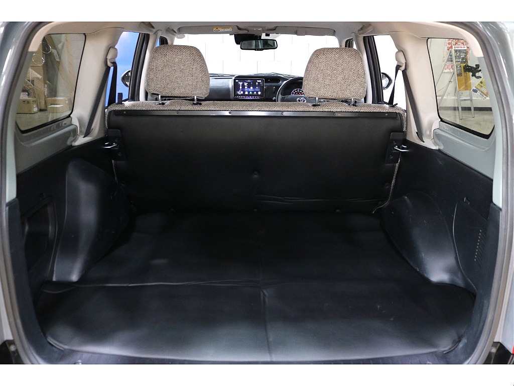 シートカバーは荷室まで広がっており、ガシガシ使う荷室を保護します！