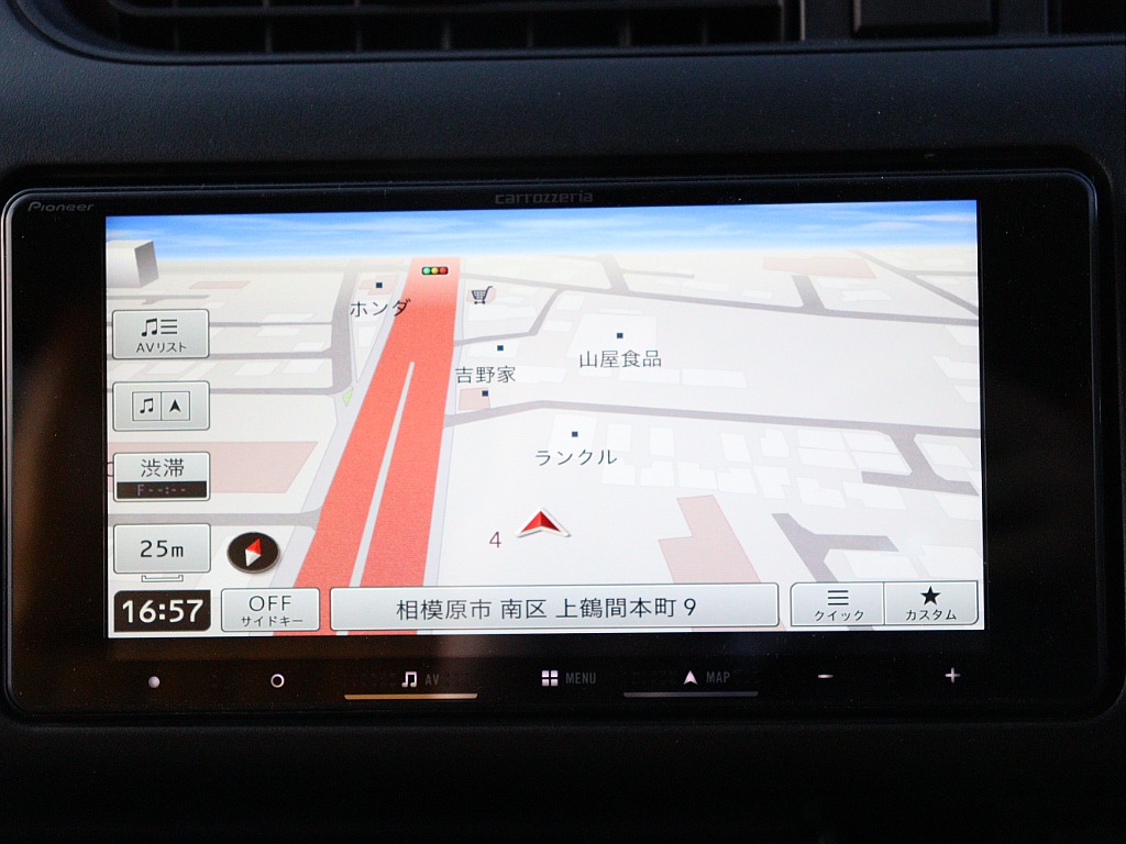 新品にてカロッツェリア製7インチナビをインストールしております。