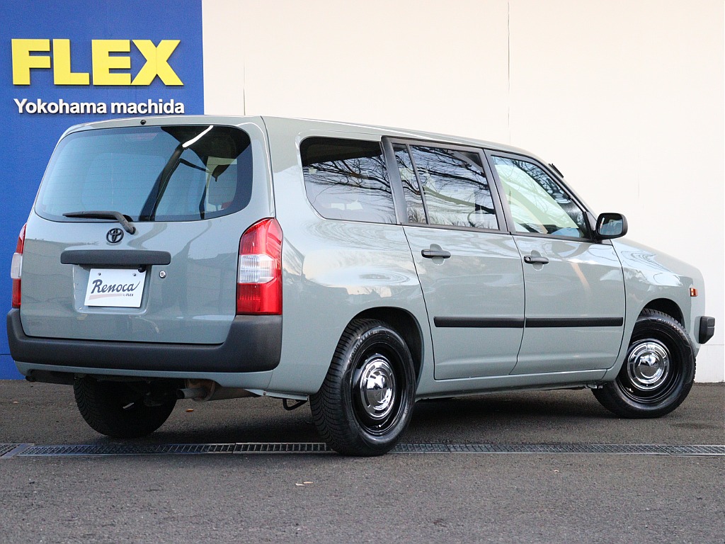 大人気のアーバンカーキを纏った角目フェイスのEUROBOXは街中で注目を集めること間違いなしの１台です！