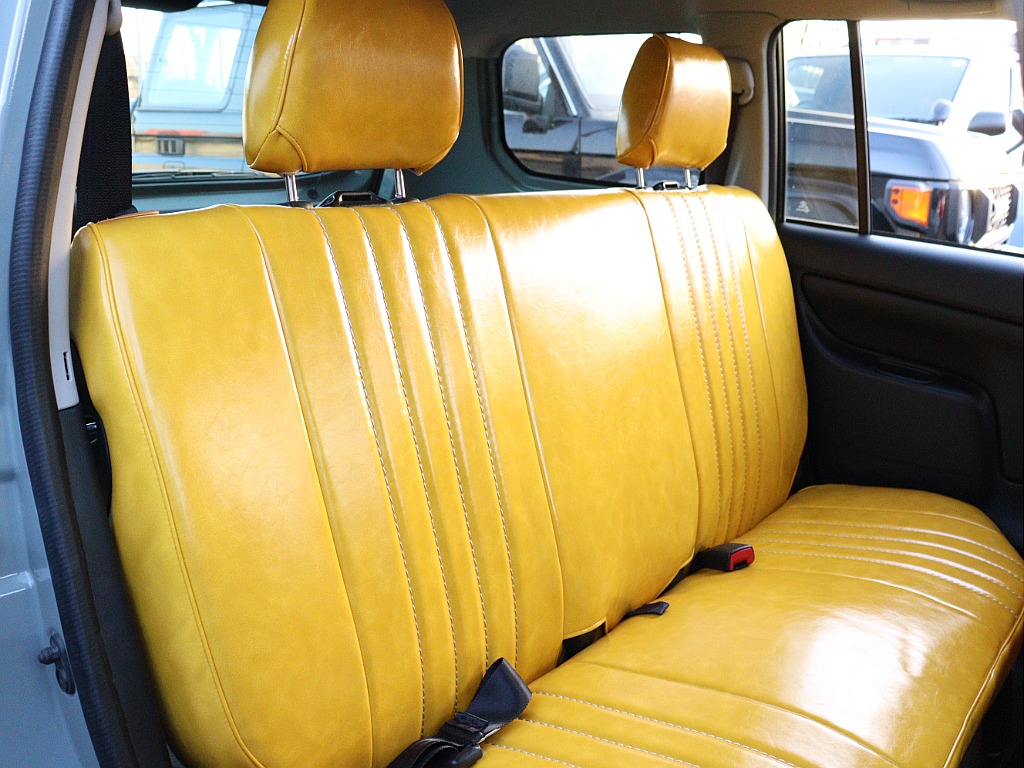 後列にも同様にシートカバーがインストールされております♪