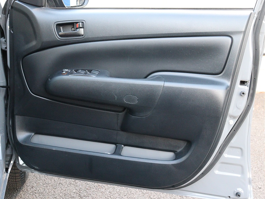 内張はキックアタックなどなく綺麗な状態です！